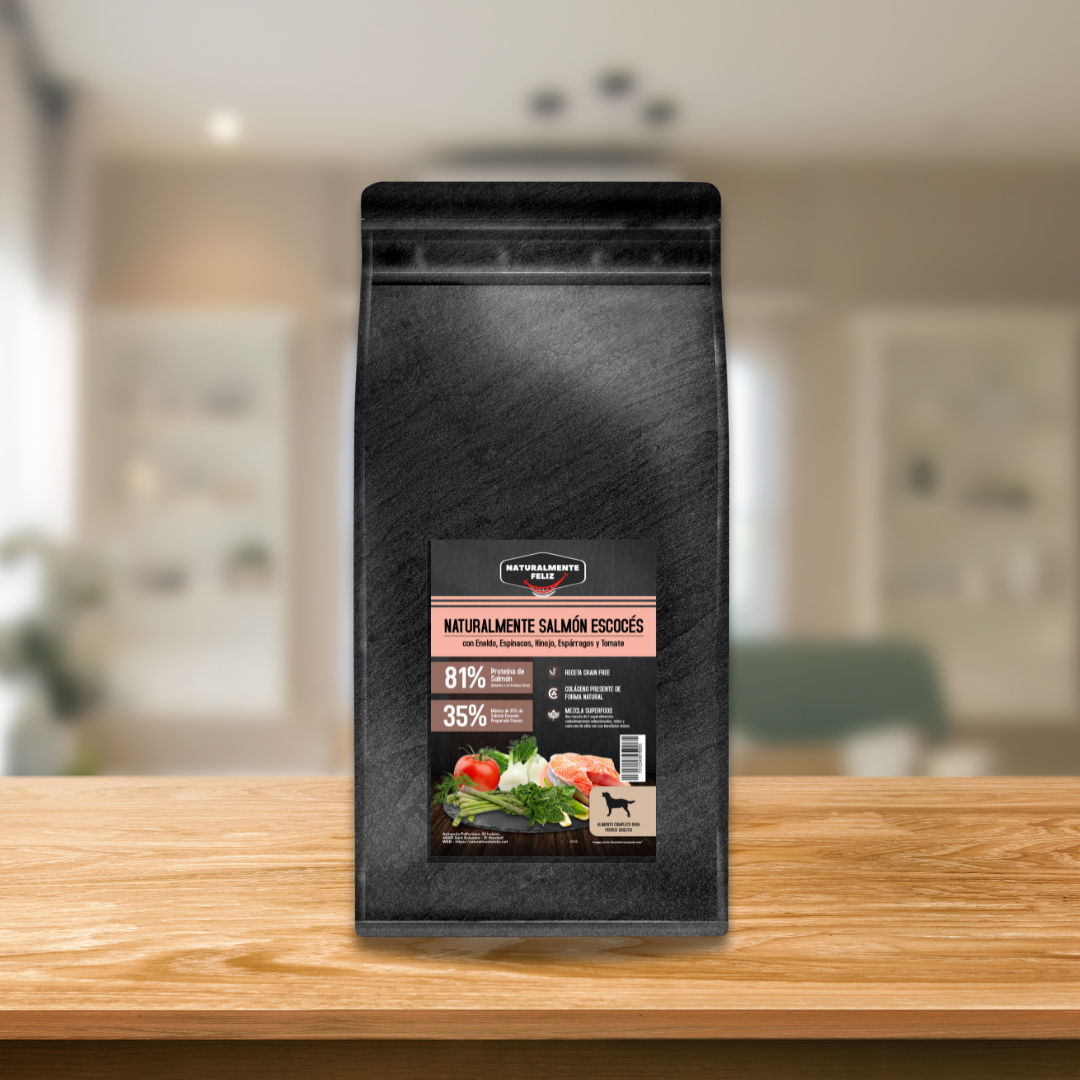 Pienso Grain Free perro mediano grande Salmón Escocés con  eneldo, espinacas, hinojo, espárragos y tomate Naturalmente Feliz Bolsa zip