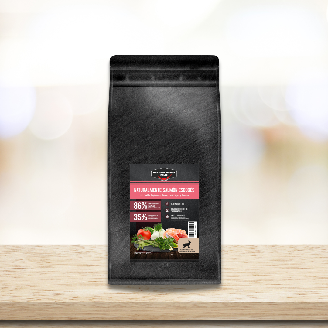Pienso Natural Grain Free perro pequeño mediano Salmón Escocés con eneldo, espinacas, hinojo, espárragos y tomate Naturalmente Feliz Bolsa zip 2kg
